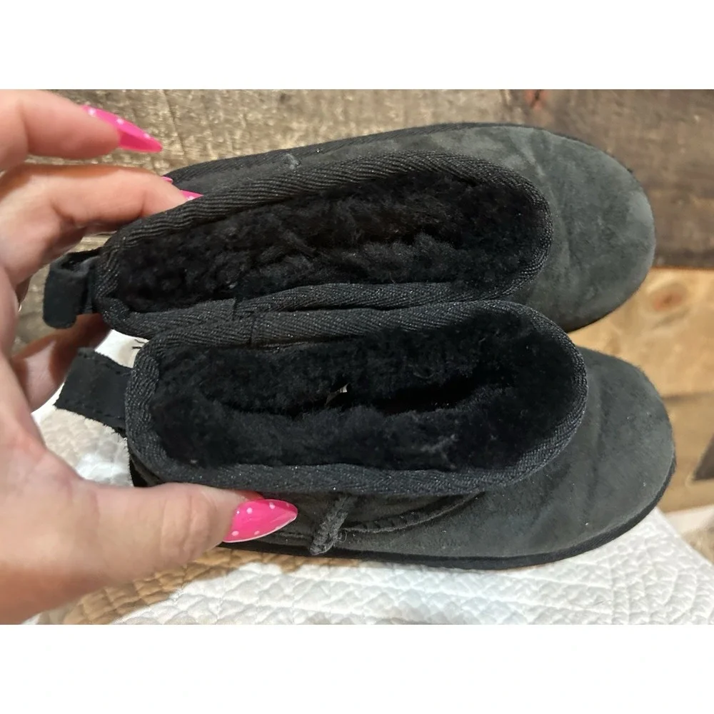 UGG Classic Ultra Mini Kids‎ Mini Boots Sz 13 Black Suede Soft Comfort Slip On